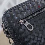 2025年早春新品入荷 Bottega Veneta  クラッチバッグ 3工場