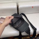 2025年早春新品入荷 Bottega Veneta  チェストバッグの男性 3工場