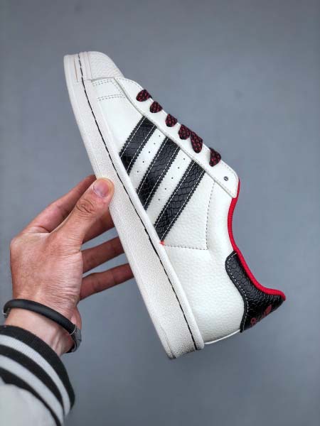 2025年1月25日高品質新品入荷CLOT x adidas Originals Superstarスニーカー/運動靴