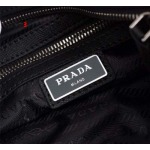 2025年早春新品入荷 PRADA  バッグの男性 3工場