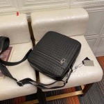 2025年早春新品入荷 Bottega Veneta   バッグの男性 3工場