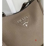 2025年早春新品入荷PRADA   バッグ 3工場