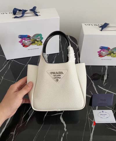 2025年早春新品入荷PRADA   バッグ 3工場