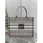 2025年早春高品質新品入荷 ディオール TOTE バッグ XIU工場