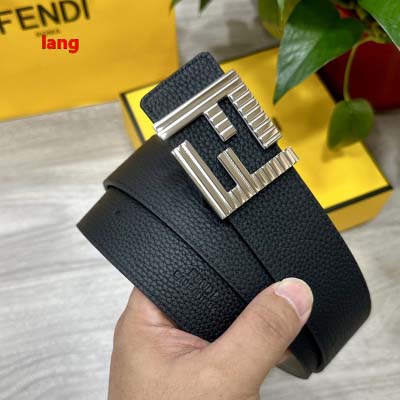 2025年早春新品入荷 FENDI 本革 ベルト LANG工...