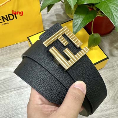 2025年早春新品入荷 FENDI 本革 ベルト LANG工...