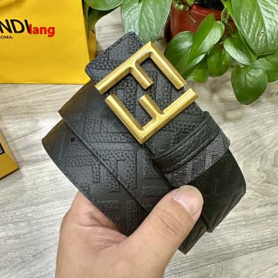 2025年早春新品入荷 FENDI  本革 ベルト LANG...