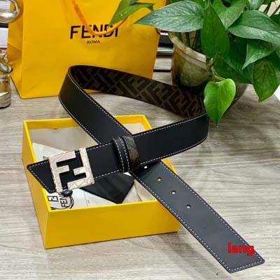 2025年早春新品入荷 FENDI 本革 ベルト LANG工...