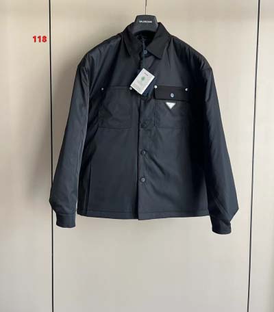 2025年1月21日早春新品入荷 PRADA 綿入れの服ジャ...