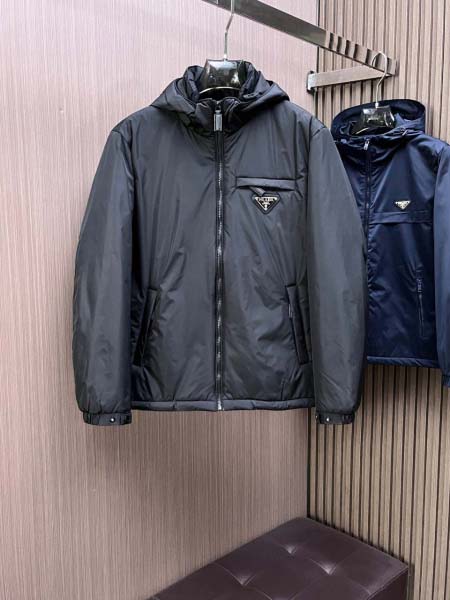 2025年1月21日早春新品入荷 PRADA 綿入れの服ジャ...