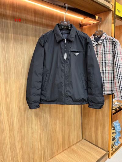 2025年1月21日早春新品入荷 PRADA 綿入れの服ジャ...