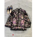chanelの繊細な刺繡が施された高級ヴェールコートです