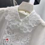 Ermanno Scervino 25SS---早春の新作、水溶性フラワー刺繍入りシルクブラウス。