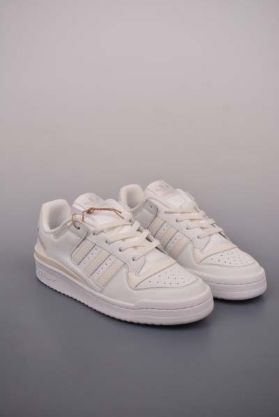 2025年1月30日新品入荷   Adidas Forumス...