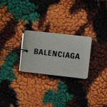 Balenciaga Balenciaga BLCG 23FWアーミーグリーン迷彩のテディラムコートです