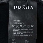 Prada-プラダ23ssコレクション胸ネックレスアルファベット巻きの立体ジャカードセーターです