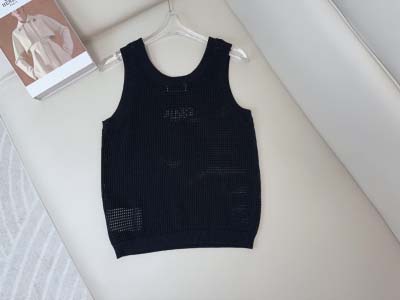 2025年2月5日の新作Prada Vest