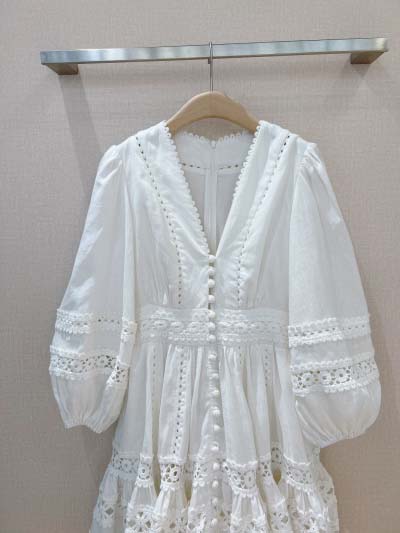2025年2月5日のzimmermann Vネックパフスリーブのミニワンピース