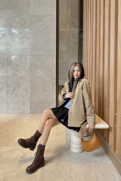 2025年2月9日新商品入荷miumiuトレンチコートcan 工場