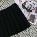 プラダのハーフスカート2025年2月5日発売