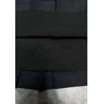 2025年2月5日の新着商品 Prada プリーツのハーフスカート