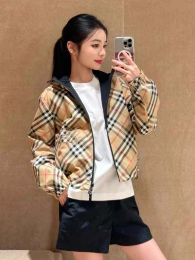 2025年2月5日の新作BURBERRY クラシックなチェッ...