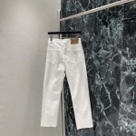 Pradaデニムパンツ2025年2月7日発売です