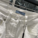 Pradaデニムパンツ2025年2月7日発売です