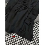 2025年2月11日新着Pradaのワンピース kele 工場