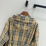 2025年2月12日の新作BURBERRY 定番チェックのフード付きミドルコート kele 工場