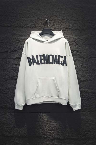 バレンシアガ(Balenciaga)のフード付きパーカー20...