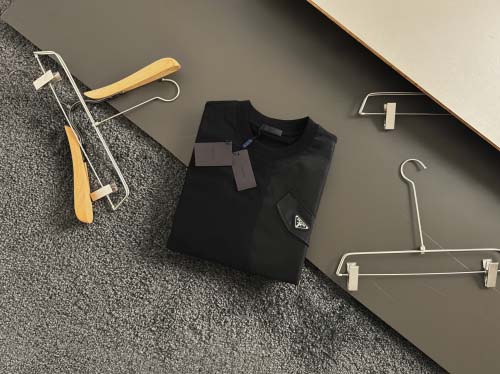 2025年3月26日入荷春夏高品質新作Prada半袖 tシャツTF工場