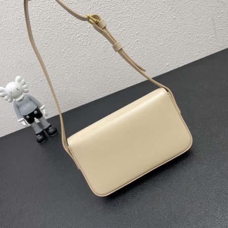 2025年4月27日入荷新作 CELINE  バッグ  3018#SIZE:20cm  /XX工場
