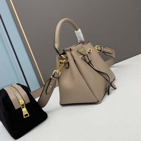 2025年4月27日入荷新作 新品2023早春新品mini《PRADA》  型番：1BH193   SIZE::20-X18-X15  /XX工場