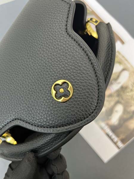 2025年4月29日入荷新作Louis VuittonM24664 Capucines East West 33x19x9CM/XX工場
