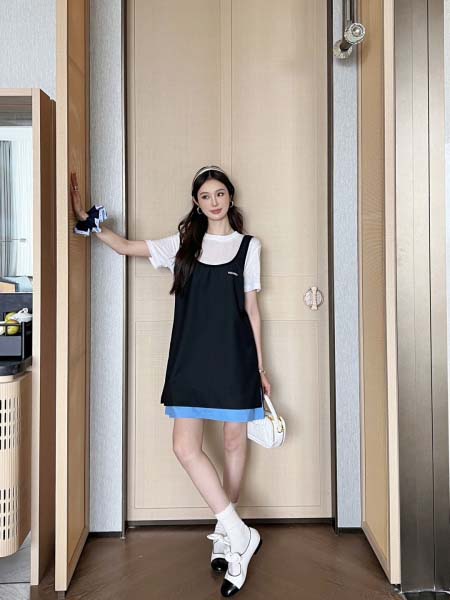 2025年4月29日入荷春夏新作Miumiuワンピース can工場