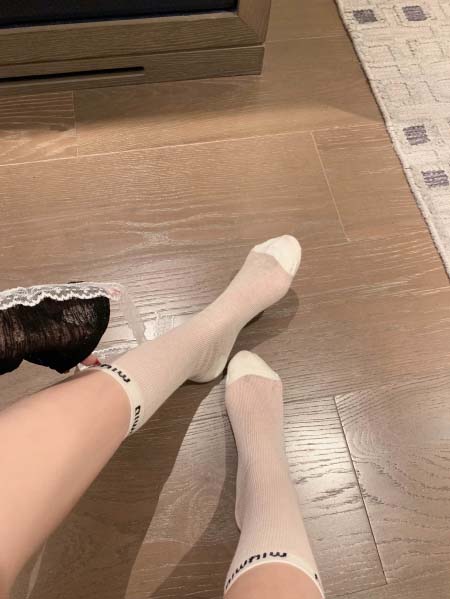 2025年4月29日入荷春夏新作Miumiuレースの日焼け止めブラウスと靴下 can工場