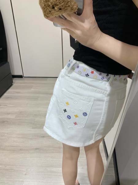 2025年4月30日入荷春夏新作Louis Vuittonミニスカート can工場