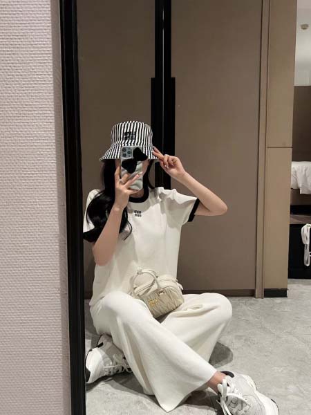 2025年4月30日入荷春夏新作Miumiuセット上下 can工場