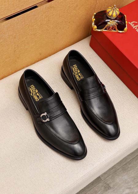 2025年4月10日入荷新品Ferragamoカジュアルシュ...