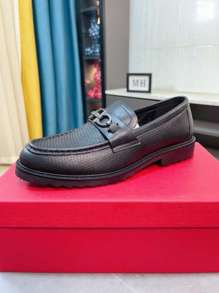 2025年4月11日入荷新品Ferragamoカジュアルシュ...