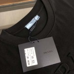 2025年4月20日入荷新作Prada半袖Tシャツ 超厳選★誕生日プレゼント/結婚祝い/内祝い/贈り物/YI+YI工場S-XL