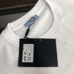 2025年4月20日入荷新作Prada半袖Tシャツ 超厳選★誕生日プレゼント/結婚祝い/内祝い/贈り物/YI+YI工場S-XL