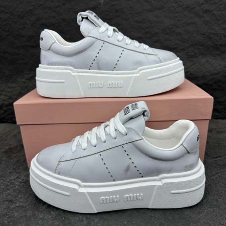 2025年4月22日入荷新品MiuMiu女性用原版復刻 ブラ...