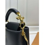2025年4月29日入荷新作 小 Louis VuittonM23943 Capucines21 x 14 x 8CM/XX工場