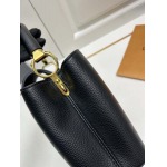 2025年4月29日入荷新作 中 Louis VuittonM24698Capucines BB Taurillon牛革 26.5 x17.5 x9CM /XX工場