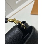 2025年4月29日入荷新作 中 Louis VuittonM24698Capucines BB Taurillon牛革 26.5 x17.5 x9CM /XX工場