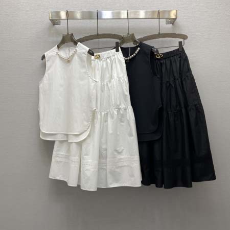 2025年4月29日入荷春夏新作VALENTINOセット上下...