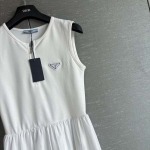 2025年4月30日入荷春夏新作Pradaワンピース can工場
