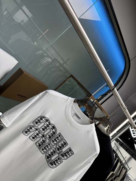 2025年5月20日入荷新作MiuMiu半袖Tシャツ 原版复刻高級品香港の会社超厳選★入手困難/誕生日プレゼント/yinx工場M-XXXL